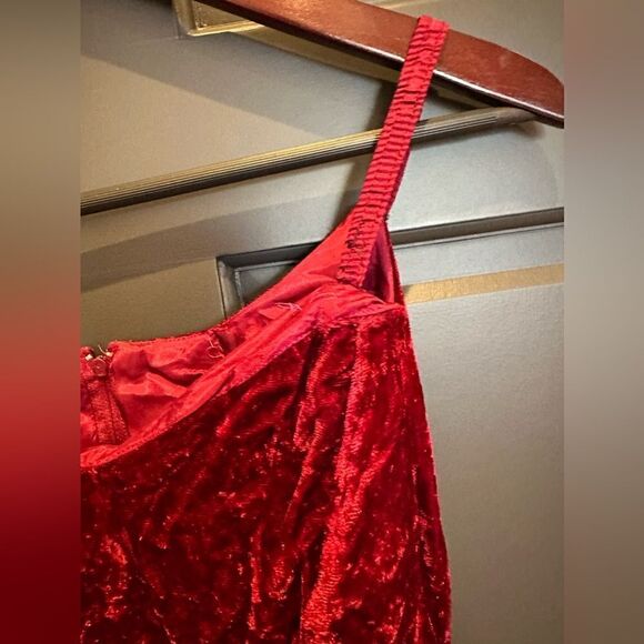 Vintage Red crushed velvet dress with shrug with rose detail - Picture 6 of 7